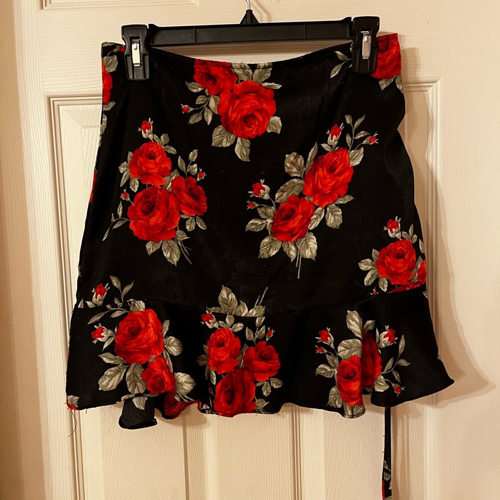 Women’s Forever 21 Rose Printed Silk Mini Skirt
